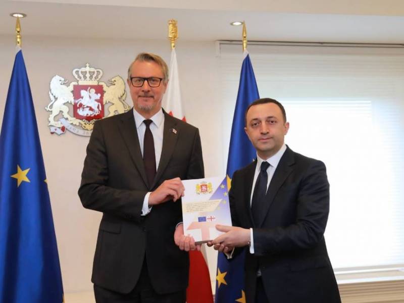 საქართველოს პრემიერ-მინისტრმა  ევროკავშირის წარმომადგენლობის ხელმძღვანელს...